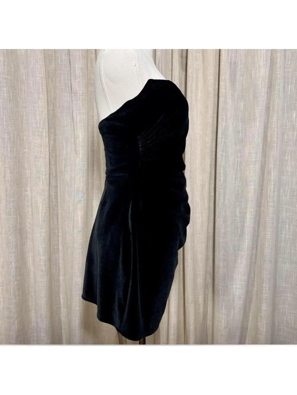 Black Velvet Strapless Mini Dress – Size 2 - Picture 6 of 8